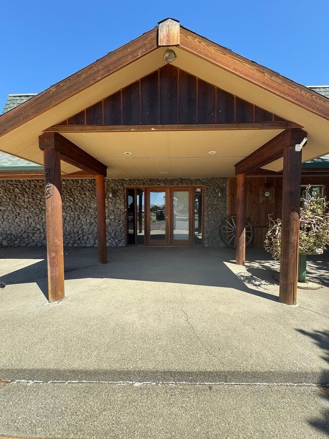 Building Photo - Idyllic 3bd, 2ba Retreat with Loft on 2+ A...