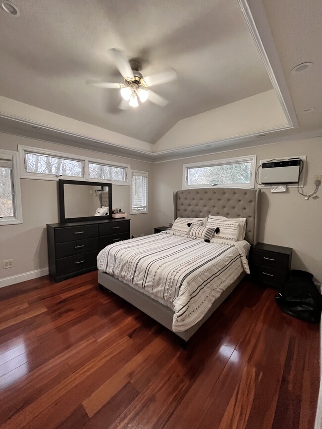 Air conditioned Bedroom - 94 Bellecrest Ave