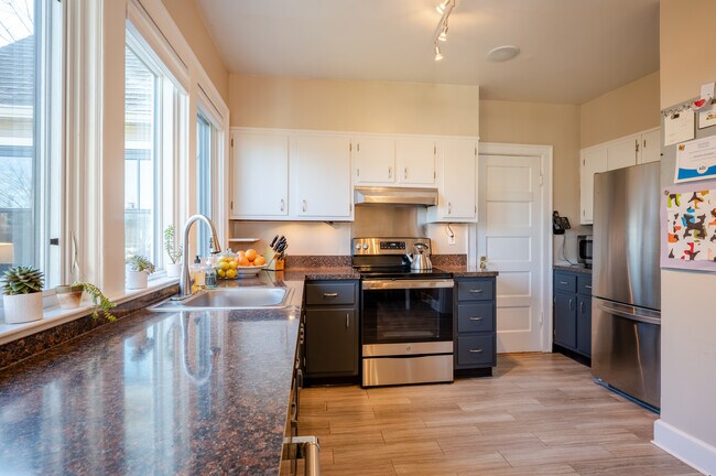 Building Photo - 23 Sherwood Ave