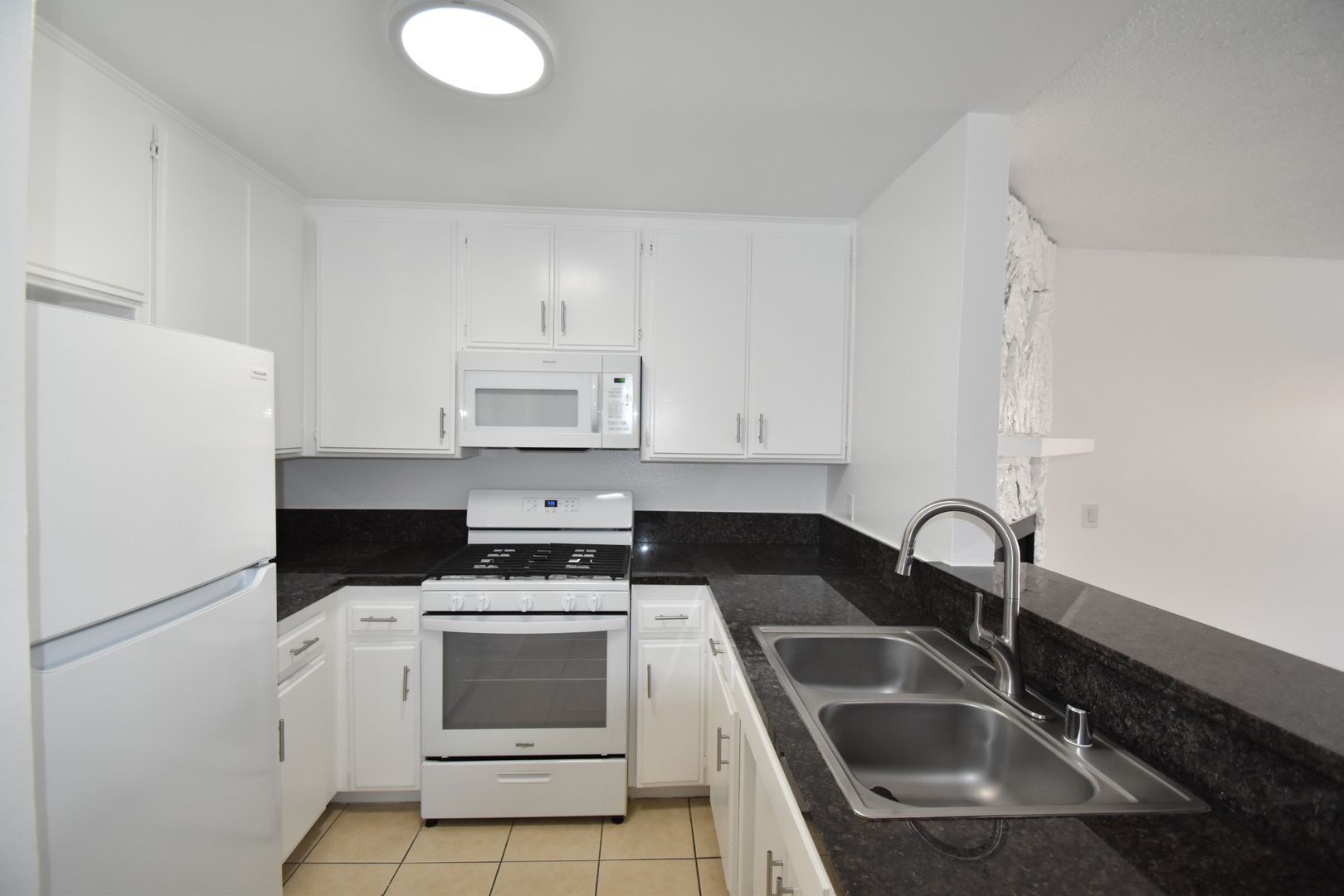 Building Photo - 12249 Oxnard St