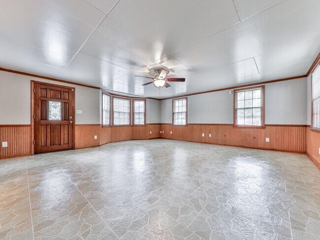 Building Photo - 5480 Burgess Dr