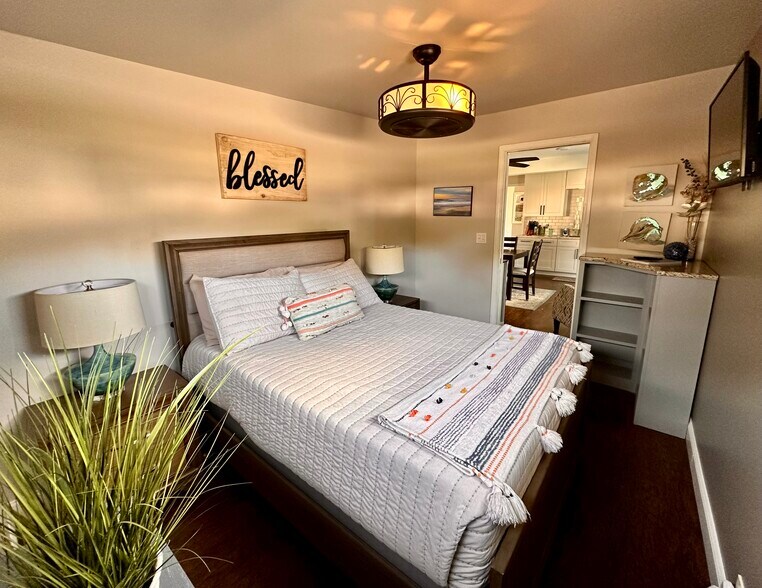 2nd bedroom, full bed - 211 Grant St
