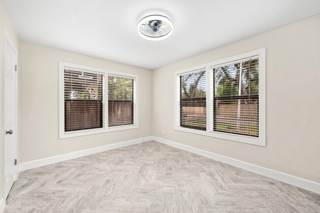 Building Photo - 803 E 29th St