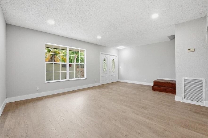 Building Photo - 7318 NW 75th St