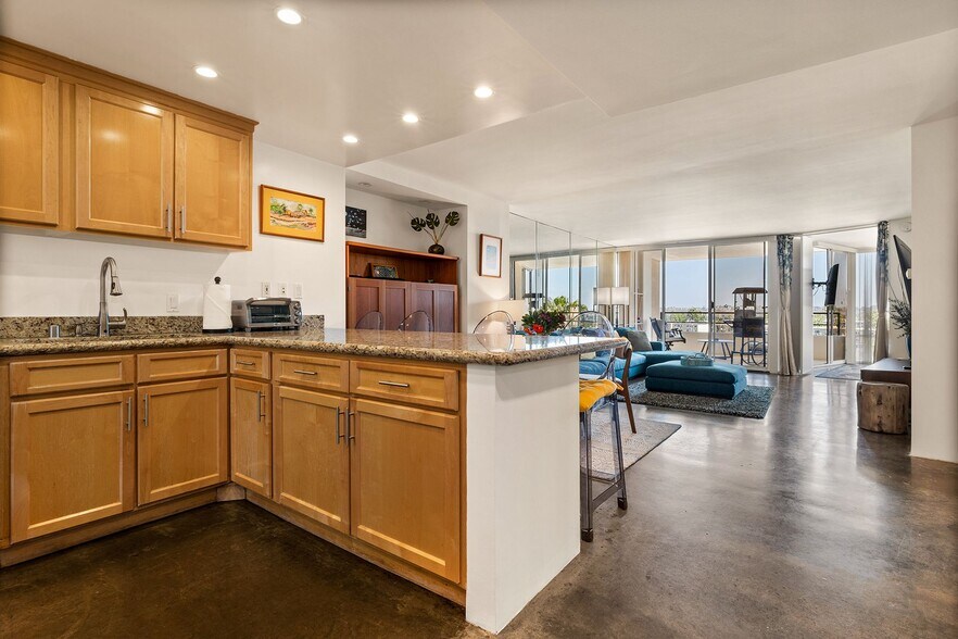 Building Photo - 4267 Marina City Dr