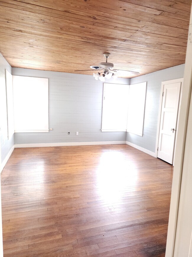 Building Photo - 1664 AR-32