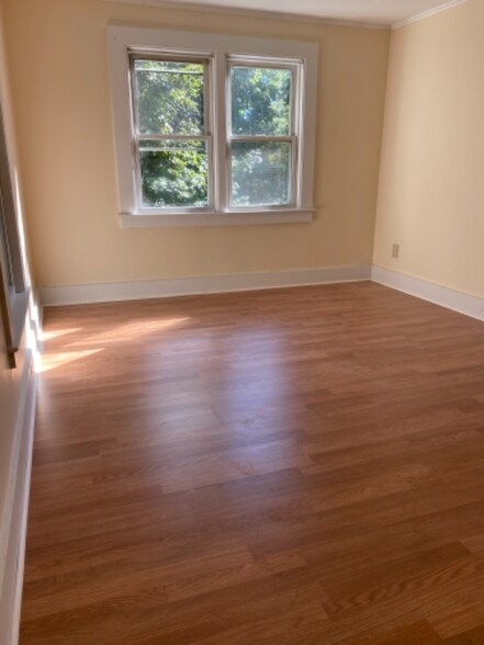 Building Photo - 134 School St