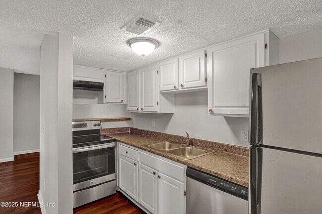 Building Photo - 10825 Key Haven Blvd