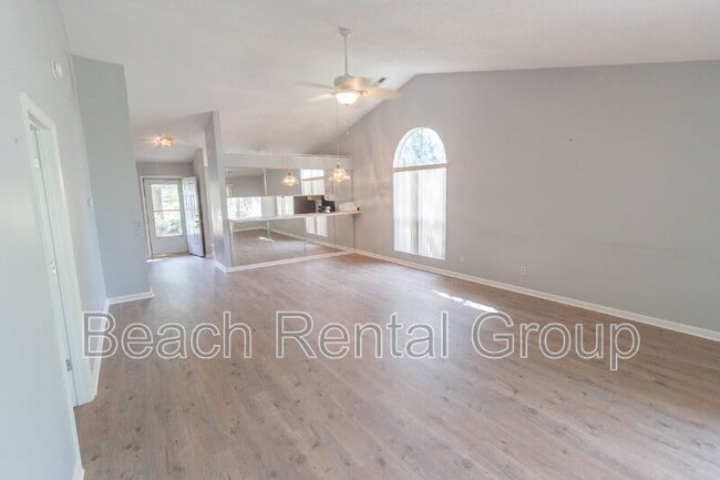 Building Photo - 6661 Wisteria Dr