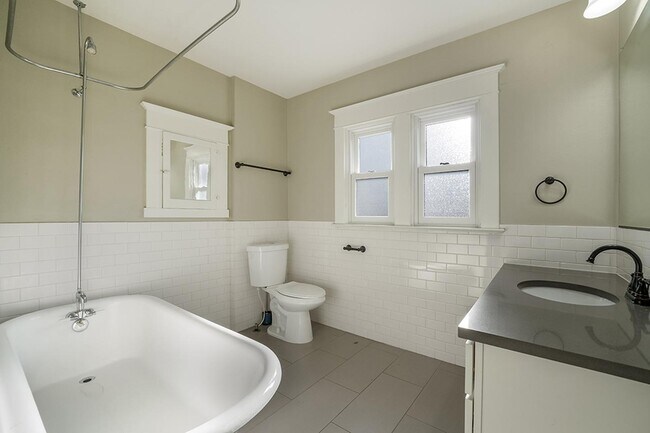 Building Photo - 5324 N Maryland Ave