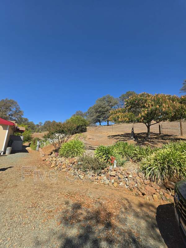 Building Photo - 10806 Township Rd
