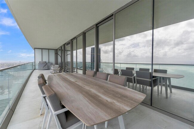 Building Photo - 18975 Collins Ave