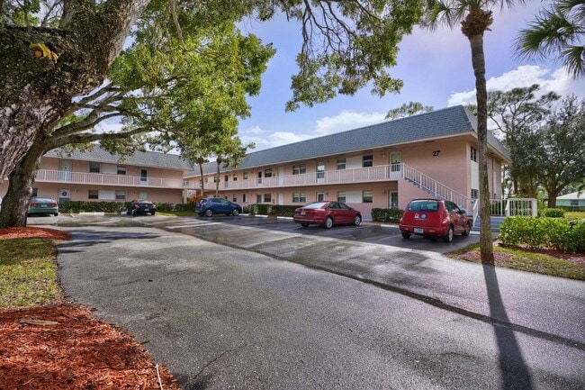 Building Photo - 18081 SE Country Club Dr