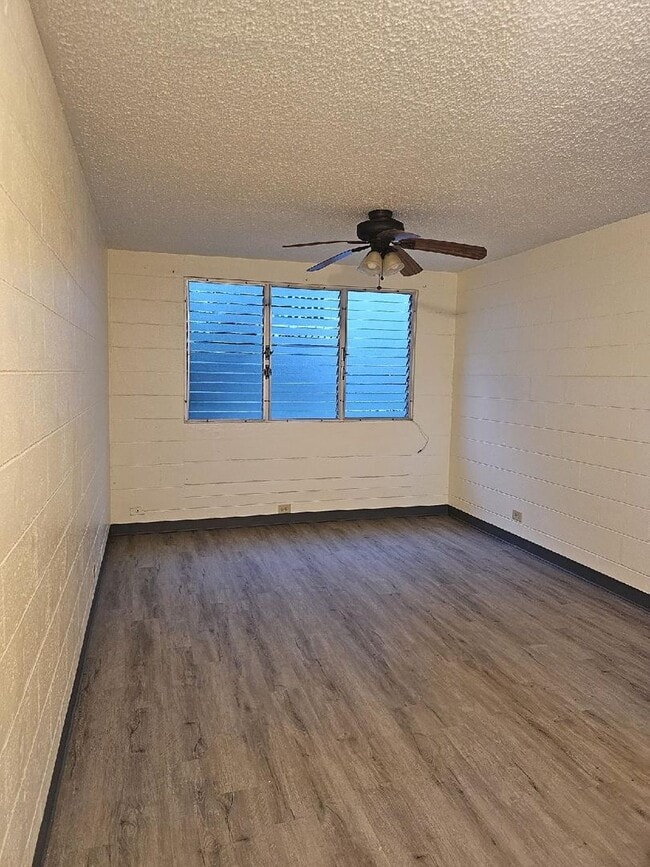 Building Photo - Newly Renovated 1 BD in Hilo Town!