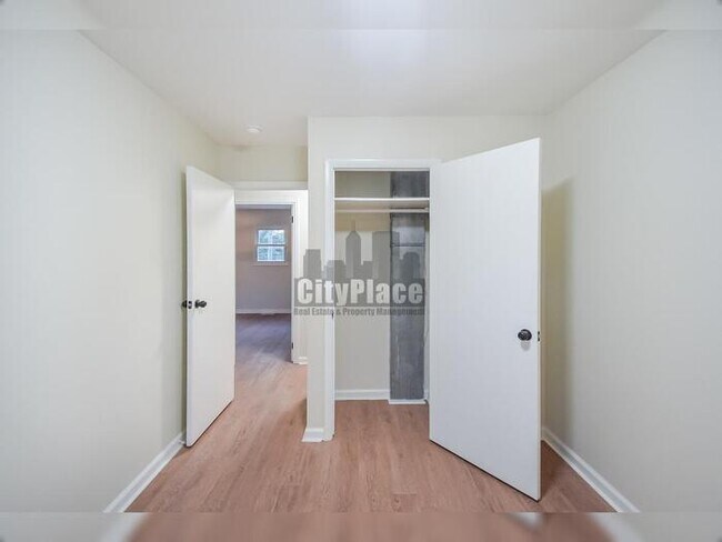 Building Photo - 3202 Macarthur Ln