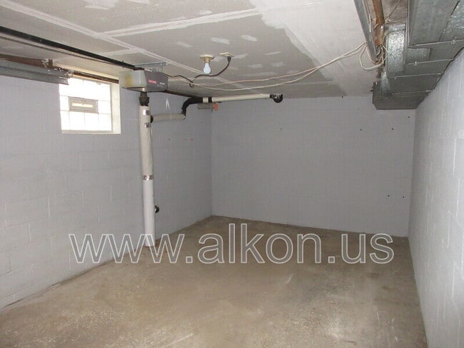 Building Photo - 346 Connor St