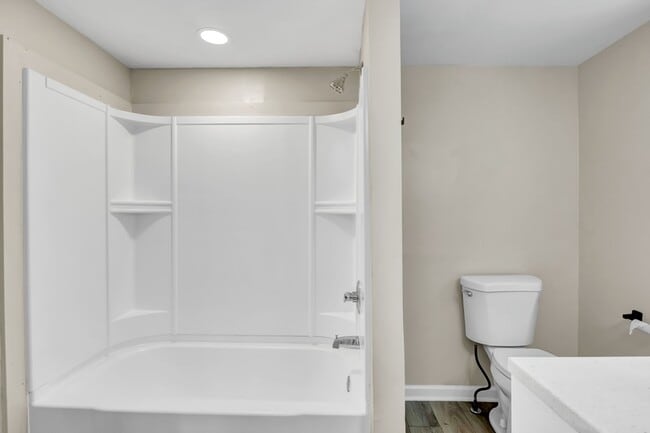 Building Photo - 411 E Springdale Ave