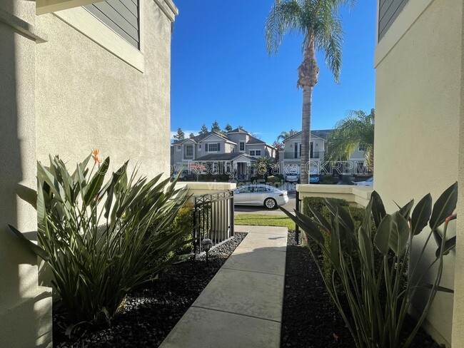 Building Photo - 2287 Lighthouse Cir