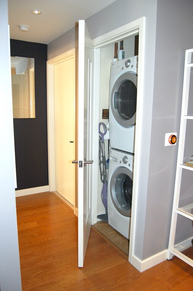 Building Photo - 55 W S Temple