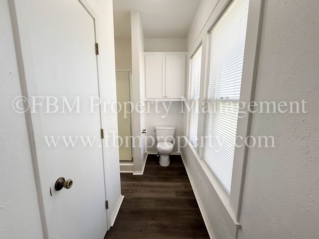 Building Photo - 211 W. Jefferson St - Beautiful 3 Bedroom,...