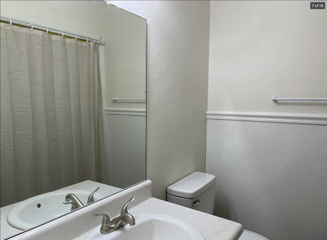 Building Photo - 714 Woodland Dr S