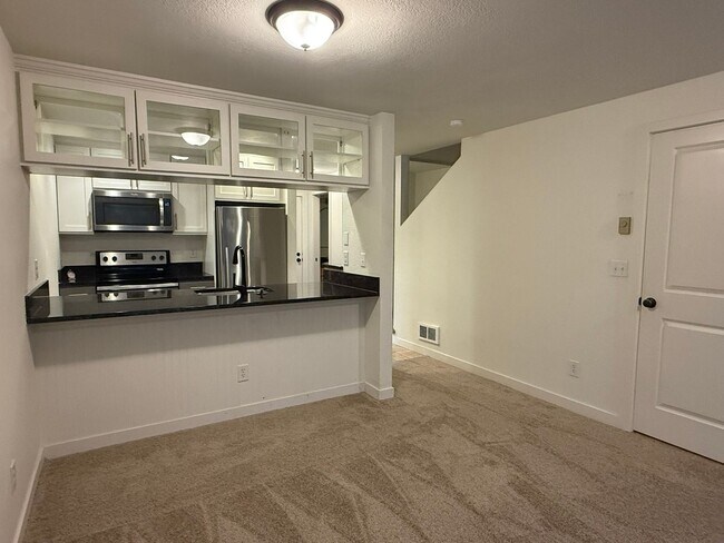 Building Photo - 2Bd/2.5Ba Kirkland Condo