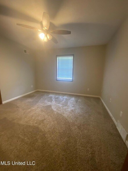 Building Photo - 144 Vaughn Ln