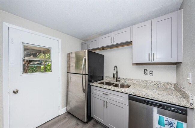 Building Photo - 705 3rd Ave NE