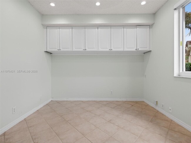 Building Photo - 1008 Highland Meadows Dr