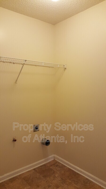 Building Photo - 737 Erin Dr