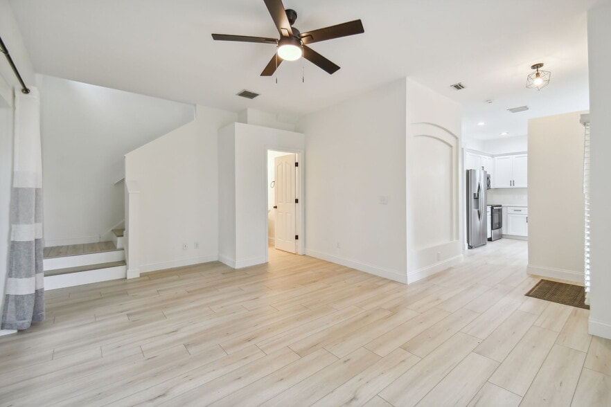 Building Photo - 4347 Deermont Cir