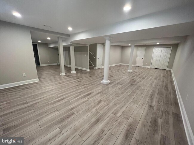 Building Photo - 407 Deerpath Ave SW