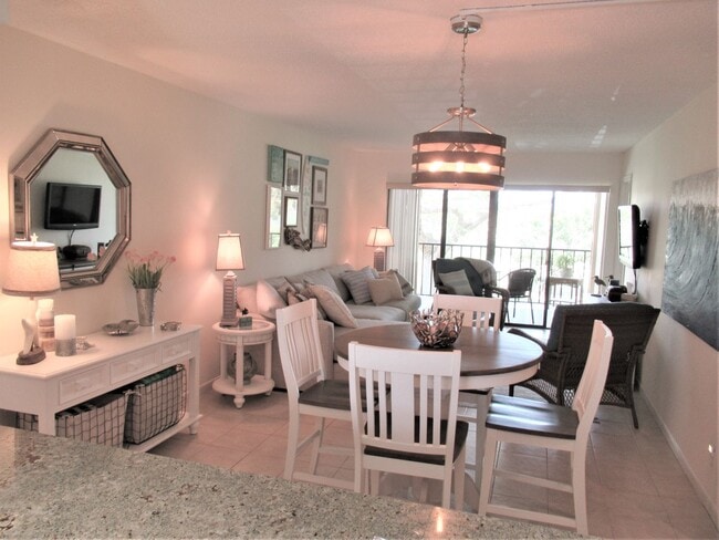 Building Photo - FURNISHED 2/2 GOLF COURSE  6 MONTH RENTAL APR. 29 - OCT. 31, 2026