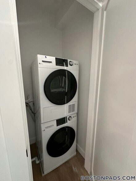 Building Photo - 199 Gardner St