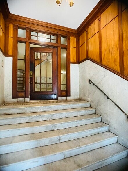 Building Photo - 39 Glenville Ave