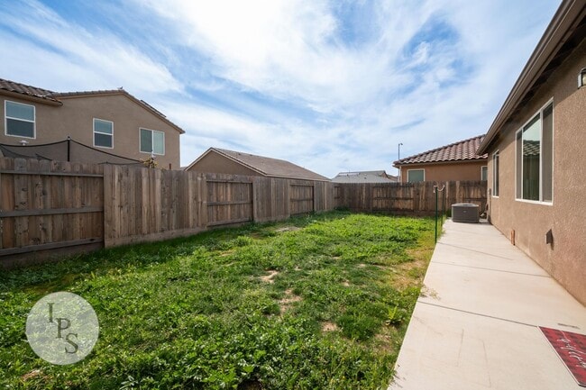 Building Photo - SouthEast Fresno Home, CUSD, 3BR/2BA, Buil...