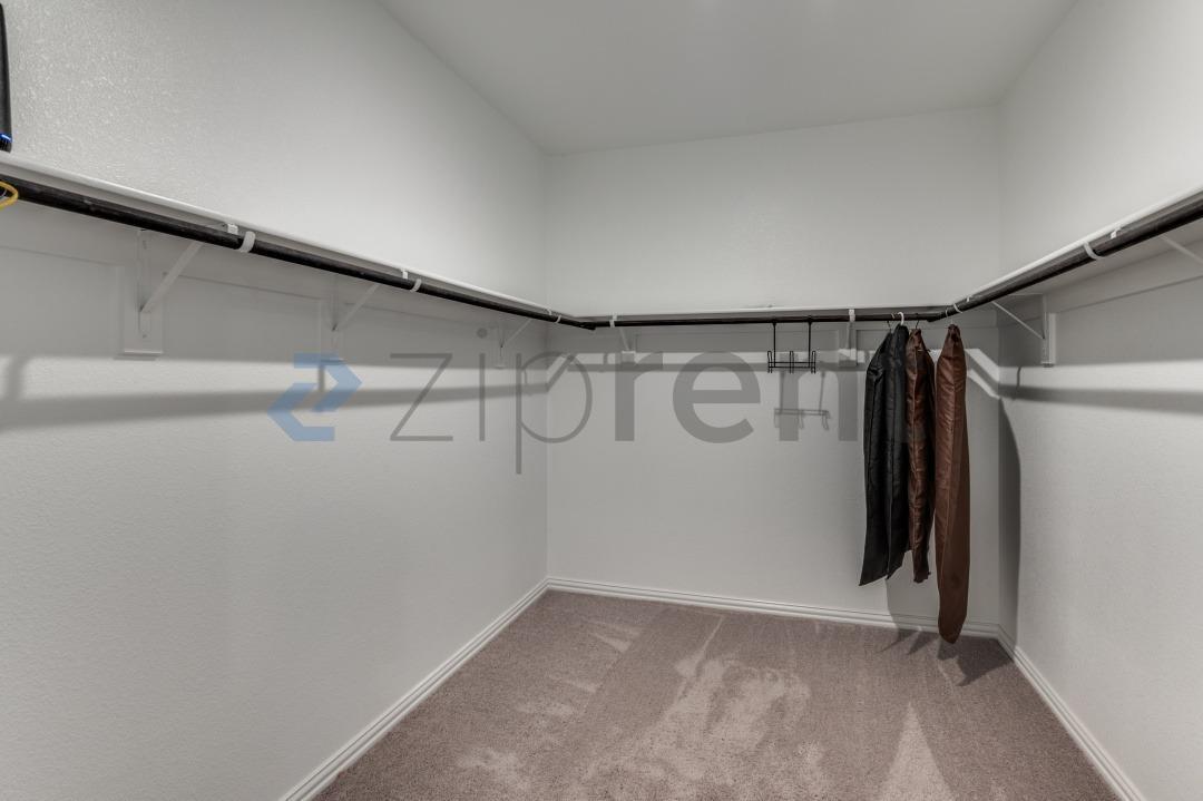Building Photo - Unit