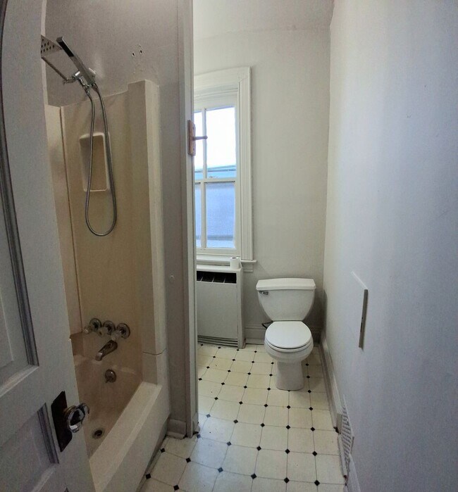 Building Photo - 623 Chestnut St