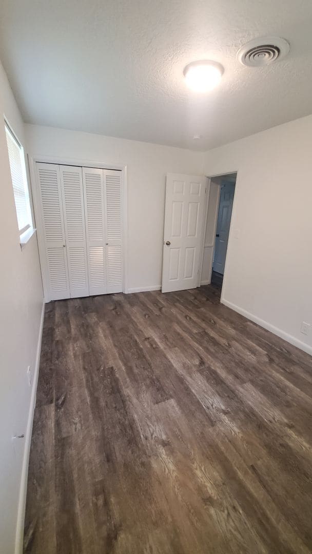 Building Photo - (2) Bedroom Duplex E Norman Avail NOW!