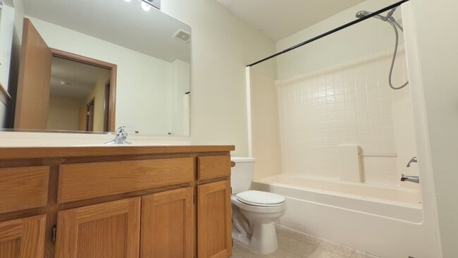 Building Photo - 3 Bedroom (Two Primary Suites) Floorplan i...