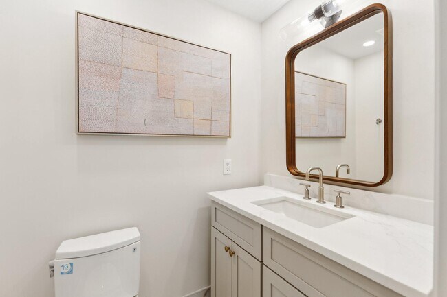 Building Photo - 1641 R St NW