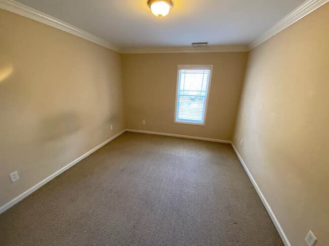 Building Photo - Room in Townhome on Altha St