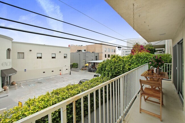 Building Photo - Dickens Apartments
