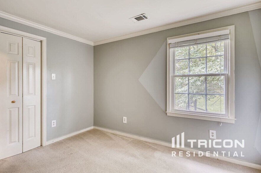 Building Photo - 10803 Glade Ct