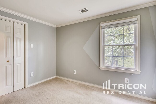 Building Photo - 10803 Glade Ct