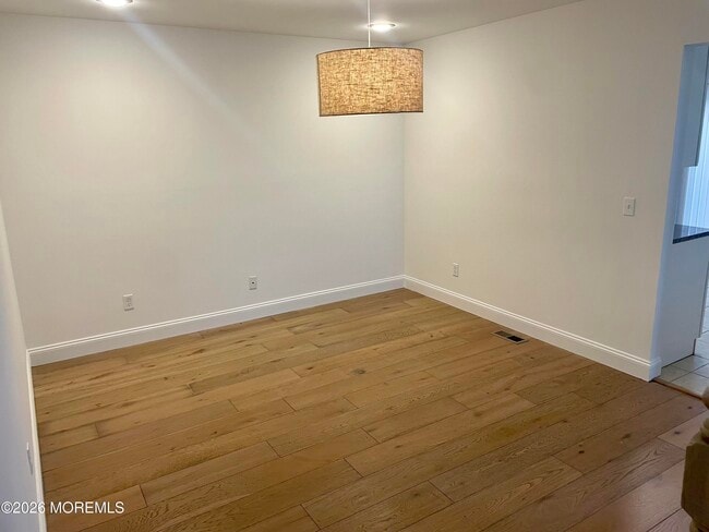 Building Photo - 44 Racquet Rd