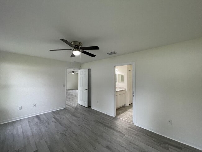 Building Photo - Move-In Ready! Beautiful 3BR/2BA with New Flooring & Fresh Paint