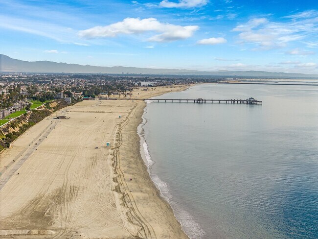 Building Photo - 35-35 Kennebec Ave