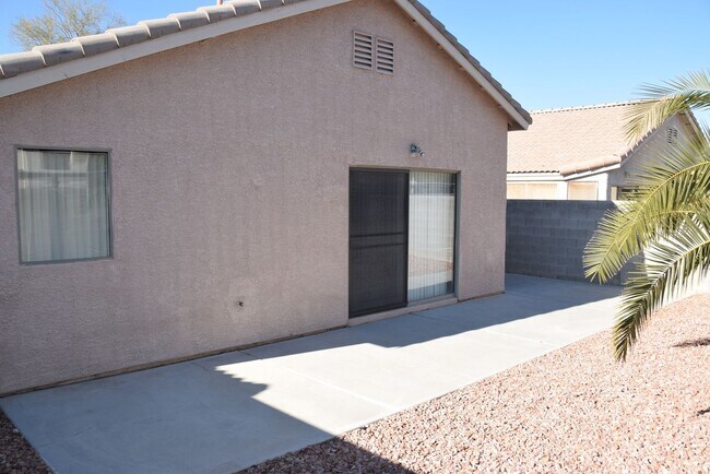 Building Photo - SINGLE STORY SOUTHWEST  HOME