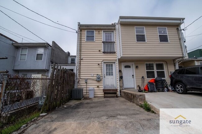 Building Photo - 1807 Westphal Pl